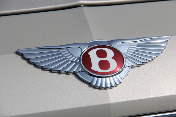 Nhiều xe sang đang xếp hàng tại cảng Hải Phòng